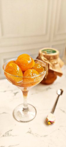 مربای زرد آلوی درسته ی تبریز